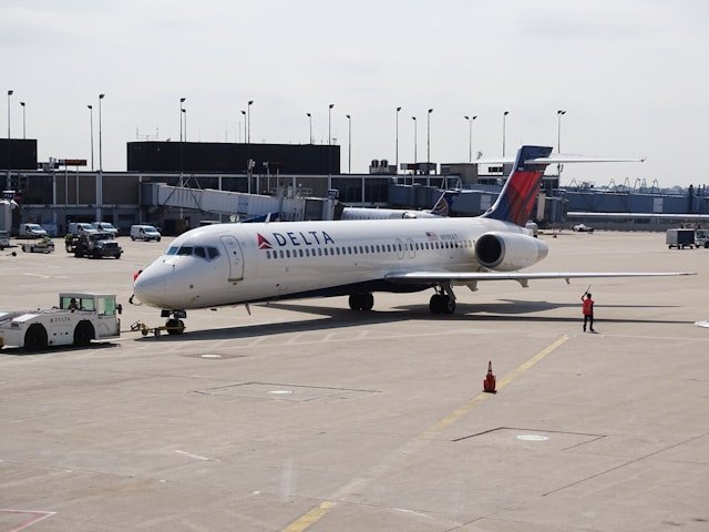 Delta Flight DL275 Diverted LAX
